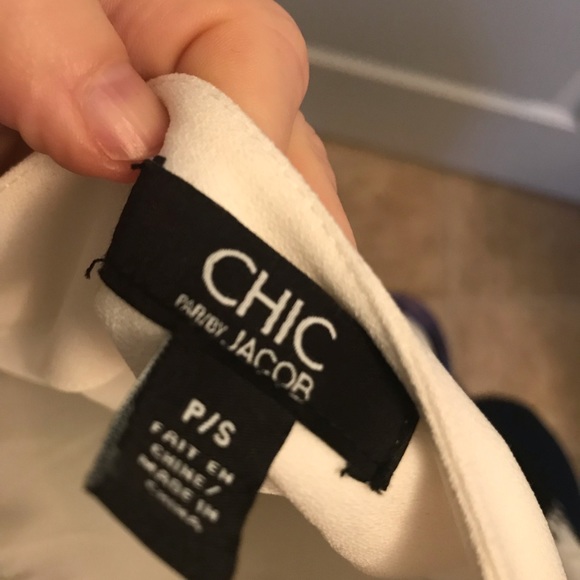 Beautiful floral dress with a scoop I the back. Shift dress. Small - Picture 6 of 6